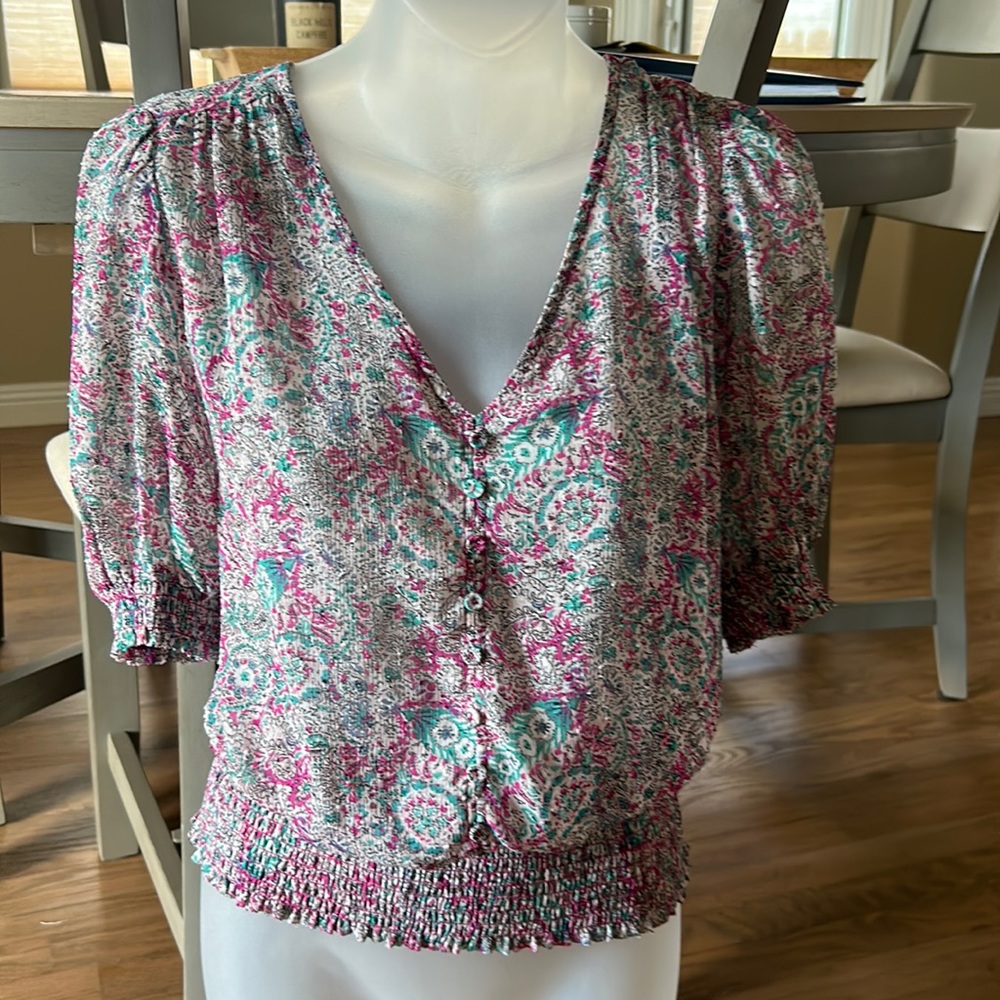 Short sleeve floral blouse
